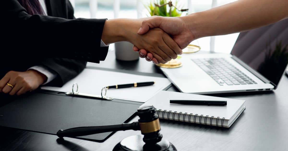 איך מתנהלת התמחות של עורך דין בפלילים